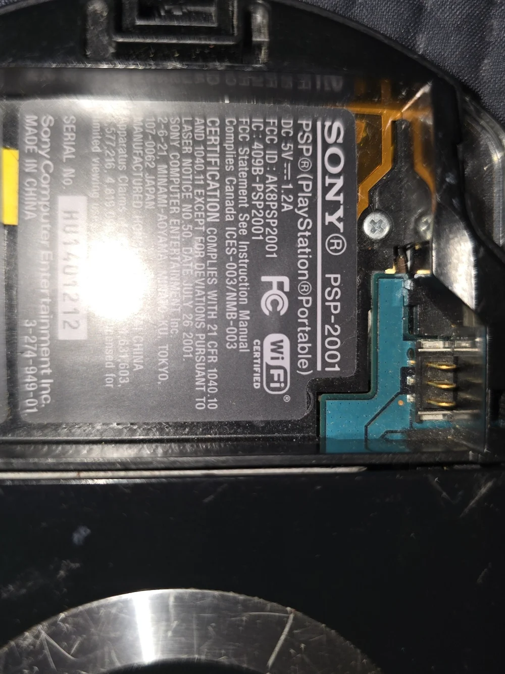 Boken Sony PSP Portable Gaming Console For Parts. Cracked Screen! Pls Read